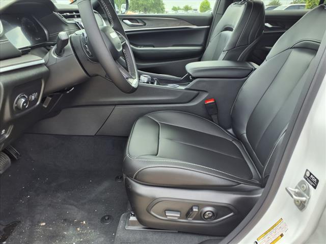 new 2025 Jeep Grand Cherokee car, priced at $40,925