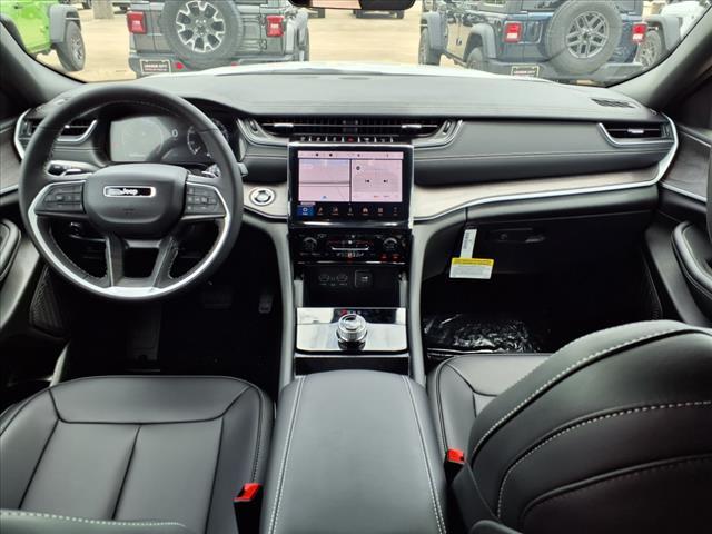 new 2025 Jeep Grand Cherokee car, priced at $40,925