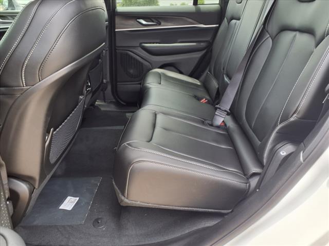 new 2025 Jeep Grand Cherokee car, priced at $40,925