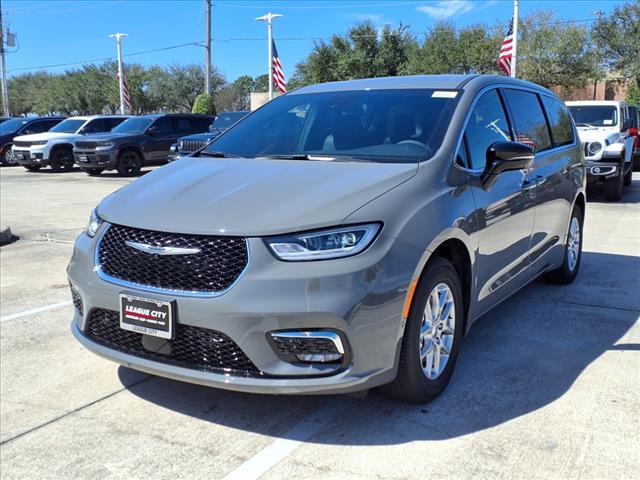 new 2025 Chrysler Pacifica car, priced at $40,606