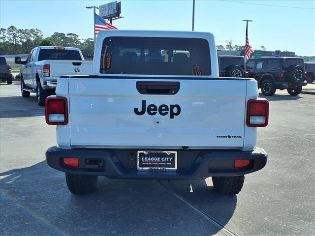 new 2025 Jeep Gladiator car, priced at $49,855