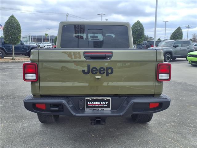 new 2025 Jeep Gladiator car, priced at $44,680