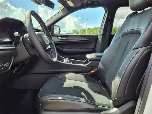 new 2025 Jeep Grand Cherokee car, priced at $38,622