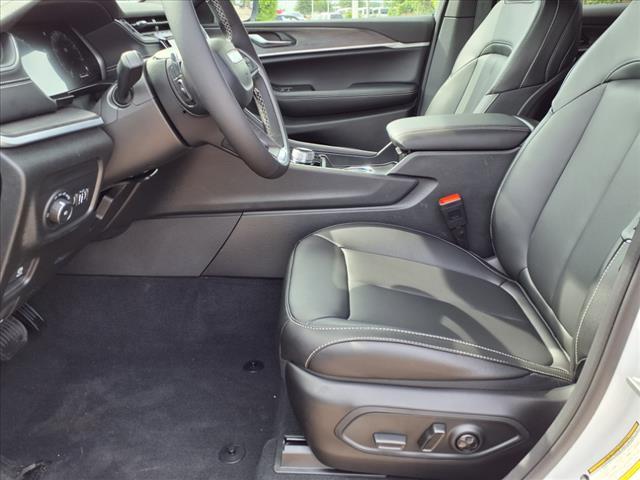new 2025 Jeep Grand Cherokee car, priced at $45,940