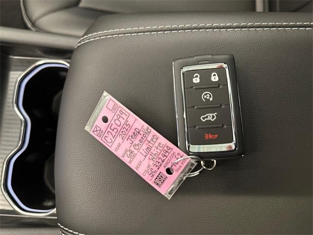 new 2025 Jeep Grand Cherokee car, priced at $56,740