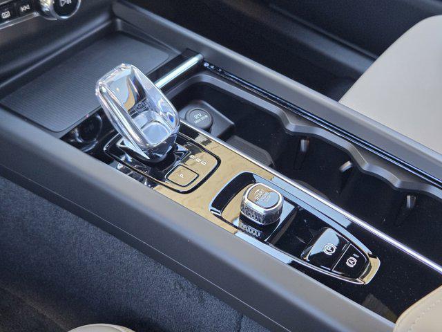 new 2026 Volvo XC60 car, priced at $57,985