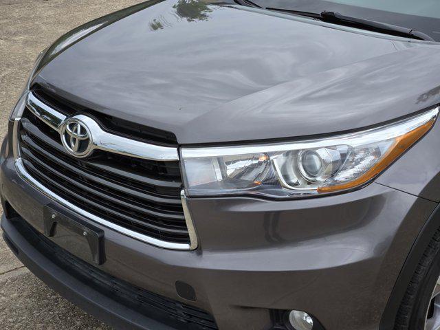 used 2015 Toyota Highlander car, priced at $20,991