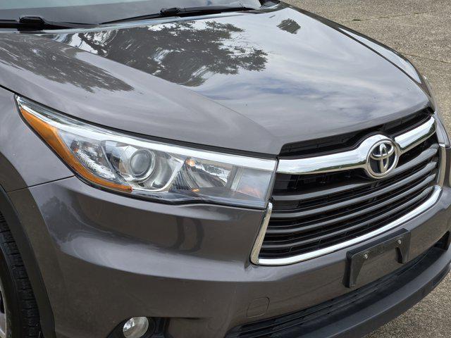used 2015 Toyota Highlander car, priced at $20,991