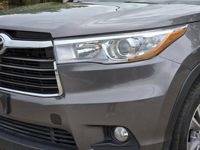 used 2015 Toyota Highlander car, priced at $20,991