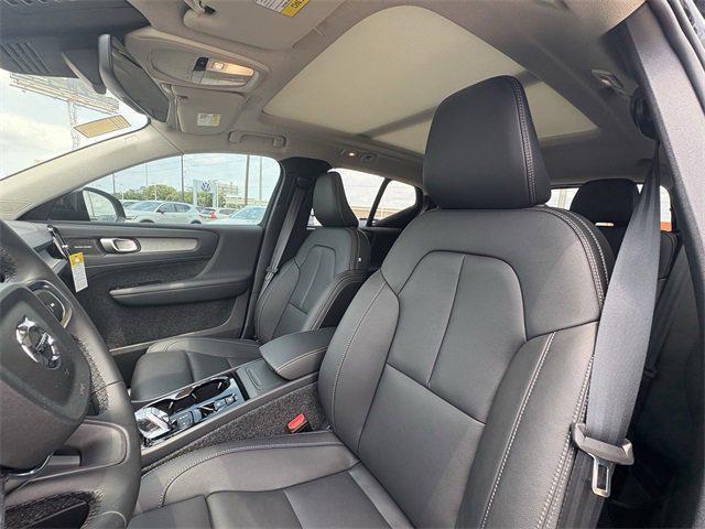 new 2025 Volvo XC40 car, priced at $51,015