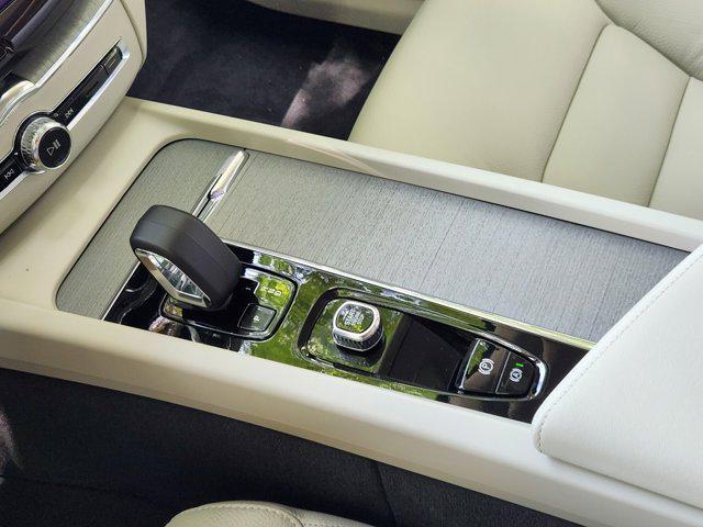 new 2025 Volvo XC60 car, priced at $55,360