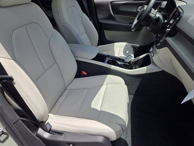 new 2025 Volvo XC40 car, priced at $50,610
