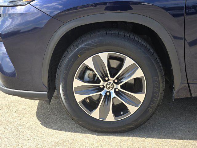used 2024 Toyota Highlander car, priced at $34,390