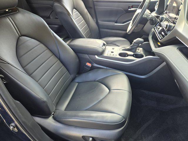 used 2024 Toyota Highlander car, priced at $34,390