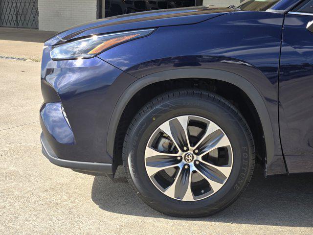 used 2024 Toyota Highlander car, priced at $34,390