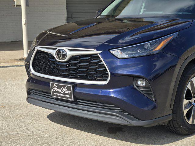 used 2024 Toyota Highlander car, priced at $34,390