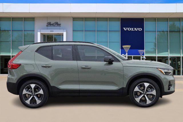 new 2025 Volvo XC40 car, priced at $47,145