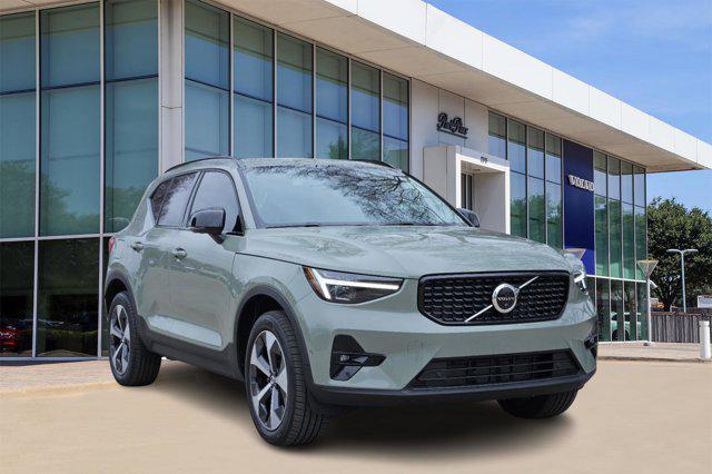 new 2025 Volvo XC40 car, priced at $47,145