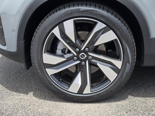 new 2025 Volvo XC40 car, priced at $49,460