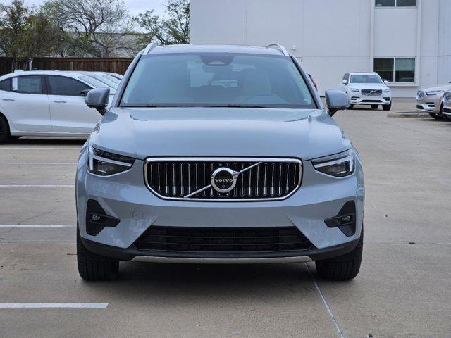 used 2024 Volvo XC40 car