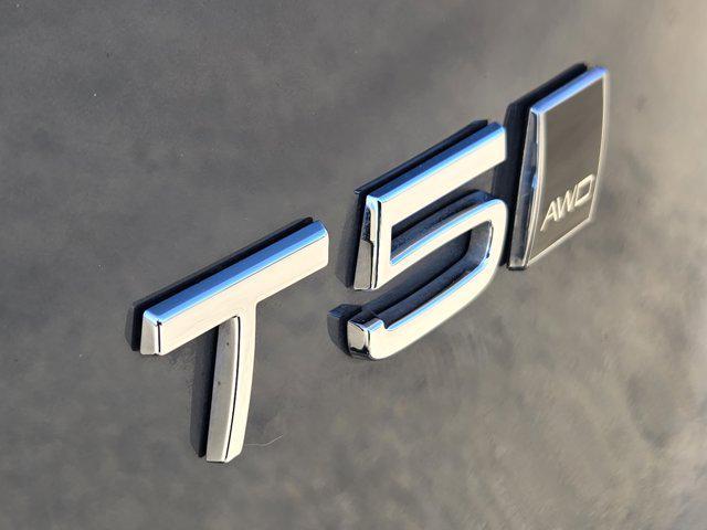 used 2022 Volvo XC40 car, priced at $26,390