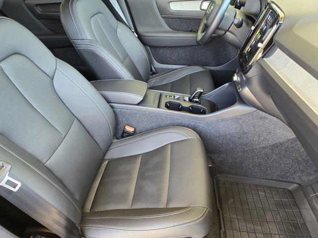 new 2025 Volvo XC40 car, priced at $46,015