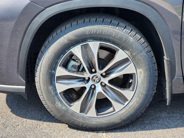 used 2023 Toyota Highlander car, priced at $36,490