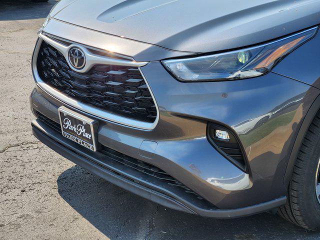 used 2023 Toyota Highlander car, priced at $36,490