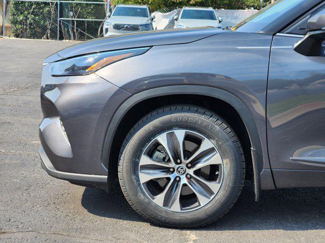 used 2023 Toyota Highlander car, priced at $36,490