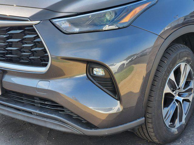 used 2023 Toyota Highlander car, priced at $36,490