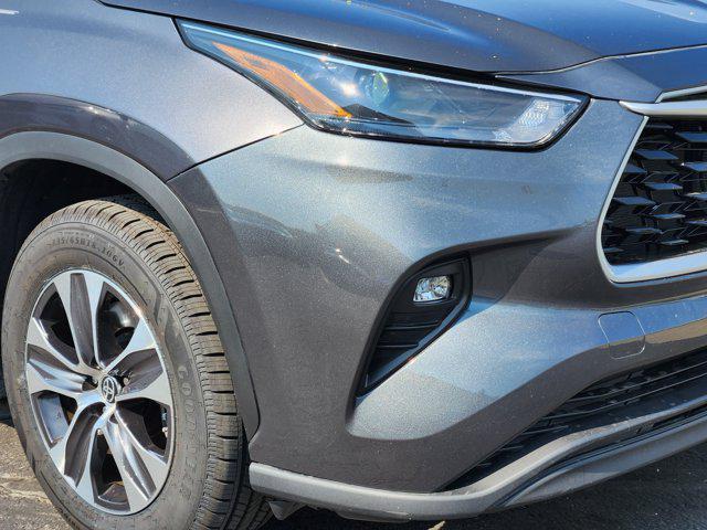 used 2023 Toyota Highlander car, priced at $36,490