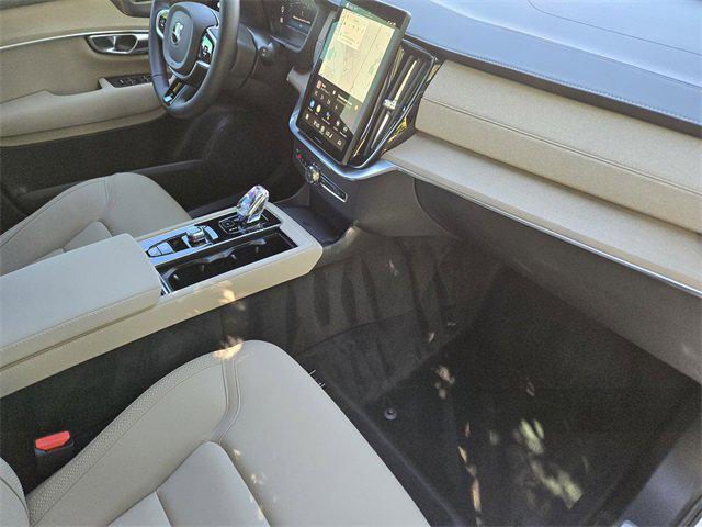 used 2025 Volvo XC90 Plug-In Hybrid car
