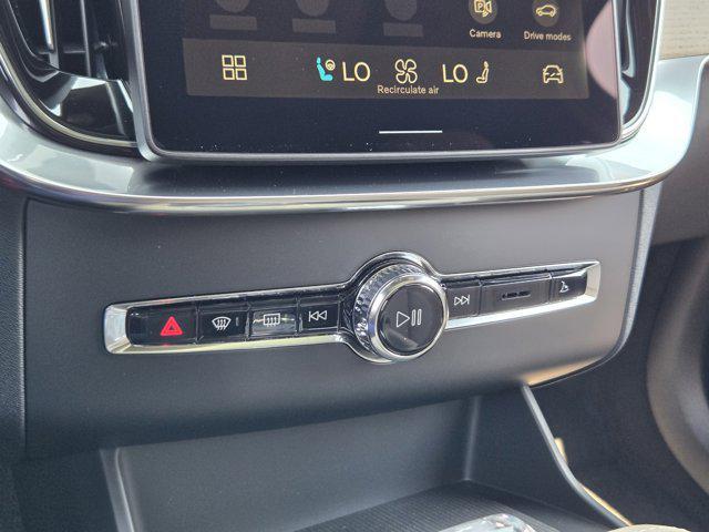 new 2026 Volvo XC90 car, priced at $75,155