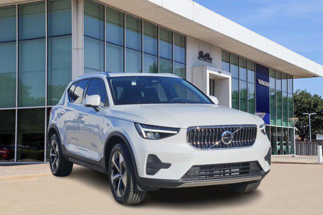 new 2025 Volvo XC40 car, priced at $46,015