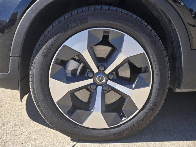 new 2025 Volvo XC40 car, priced at $34,991