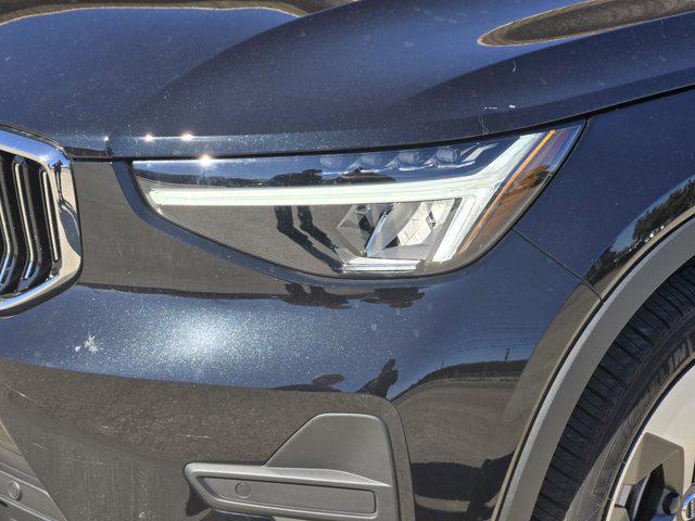 new 2025 Volvo XC40 car, priced at $34,991
