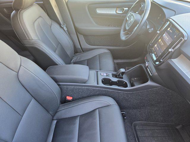 new 2025 Volvo XC40 car, priced at $34,991