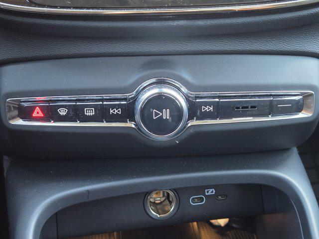 new 2025 Volvo XC40 car, priced at $34,991