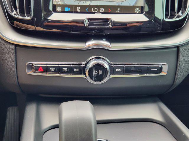 new 2025 Volvo XC60 car, priced at $50,285