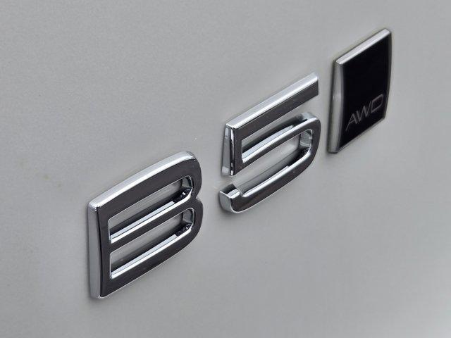new 2025 Volvo XC40 car, priced at $45,485