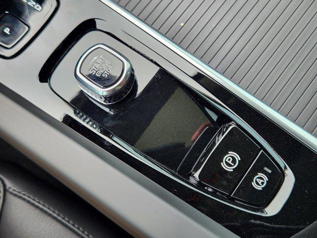 new 2025 Volvo XC60 car, priced at $50,285