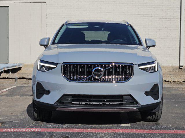 new 2025 Volvo XC40 car, priced at $45,395