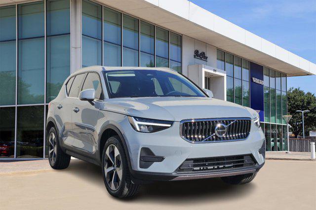 new 2025 Volvo XC40 car, priced at $45,395