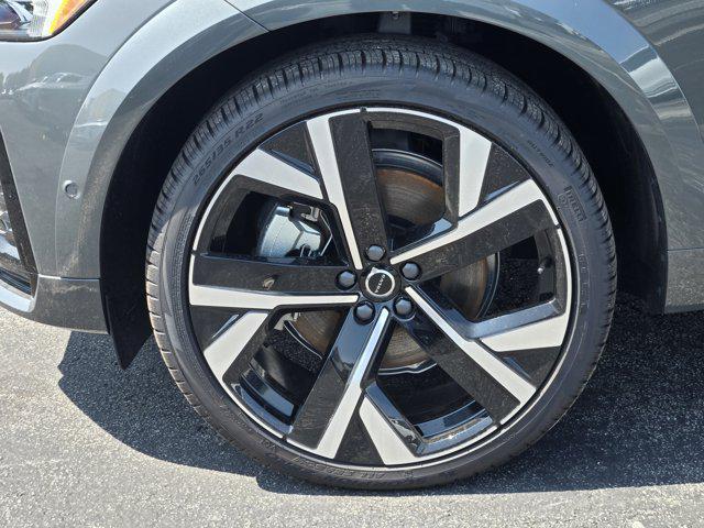 new 2026 Volvo XC60 Plug-In Hybrid car, priced at $80,310