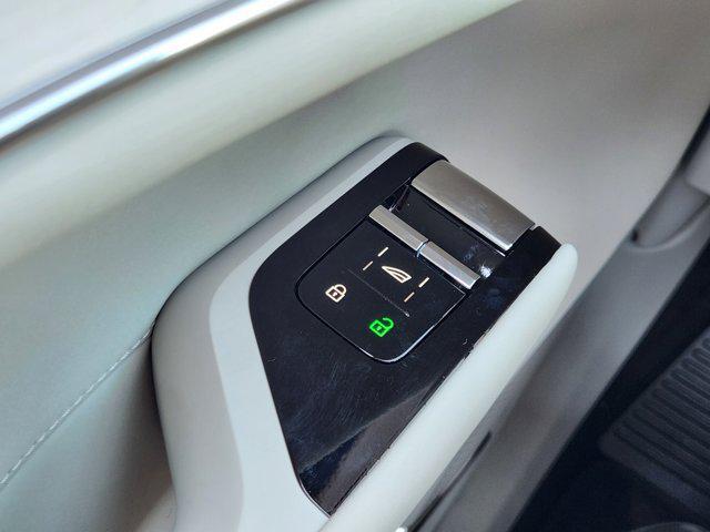 new 2025 Volvo EX90 car, priced at $88,570