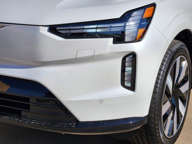 new 2025 Volvo EX90 car, priced at $88,570