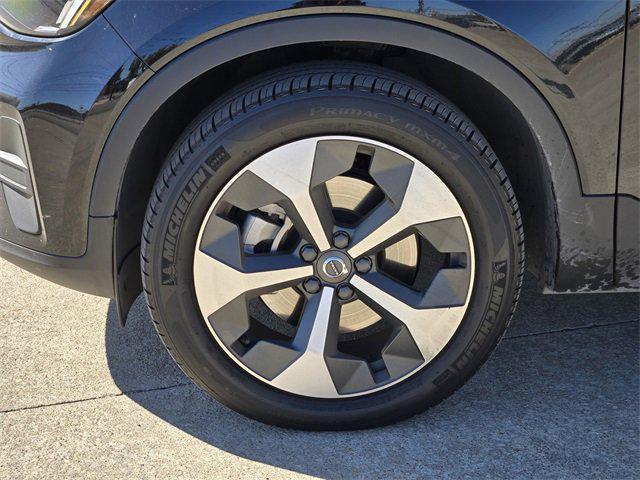 used 2025 Volvo XC40 car, priced at $35,063
