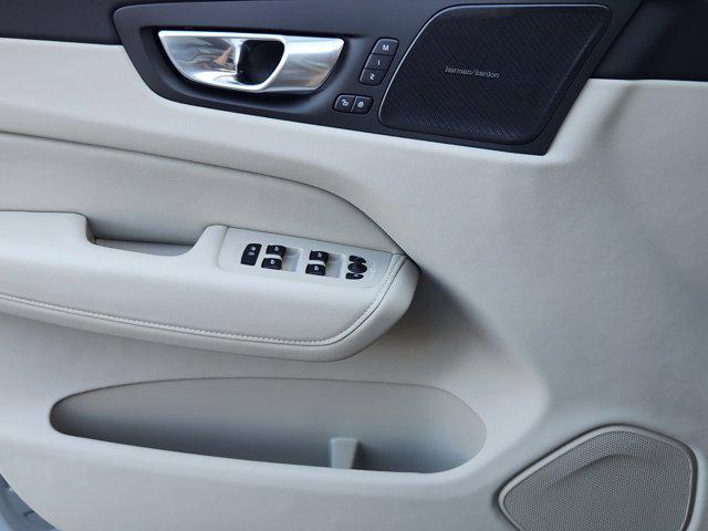 new 2026 Volvo XC60 car, priced at $63,935