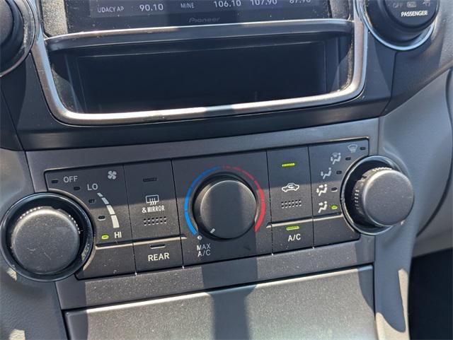 used 2013 Toyota Highlander car, priced at $9,995