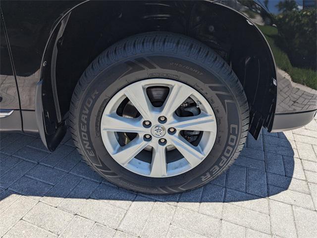 used 2013 Toyota Highlander car, priced at $9,995